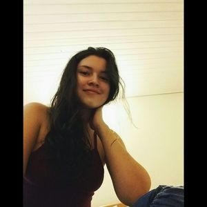 Meet your Posher, Ilia